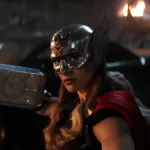 Jane Foster como A Poderosa Thor em Thor: Amor e Trovão