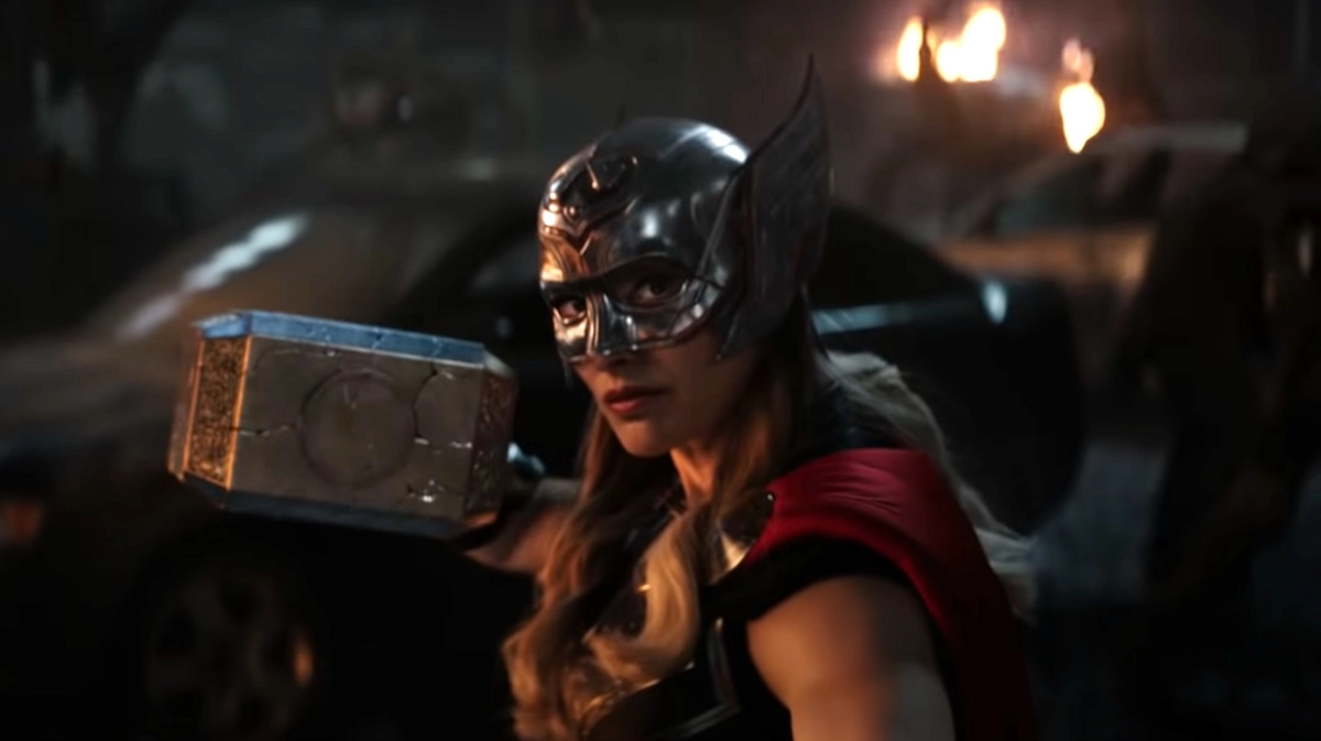 Jane Foster como A Poderosa Thor em Thor: Amor e Trovão